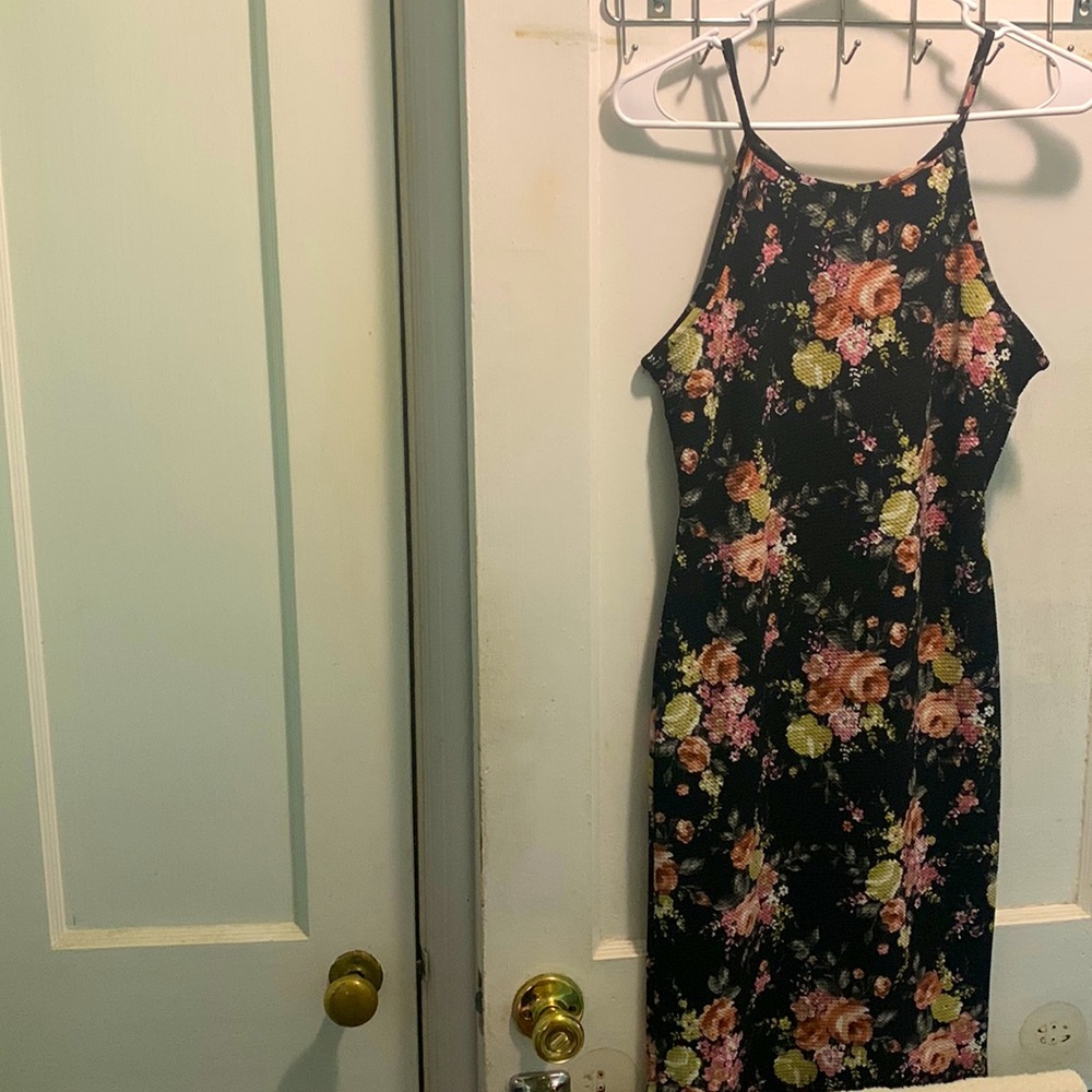 Beautiful summer mini dress size medium above the knee